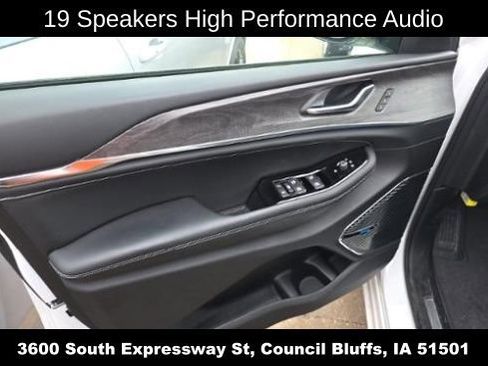 Used 2023 Jeep Grand Cherokee L Overland AWD/4WD image 12