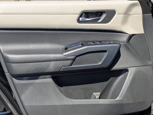 Certified 2024 Nissan Pathfinder SL image 12