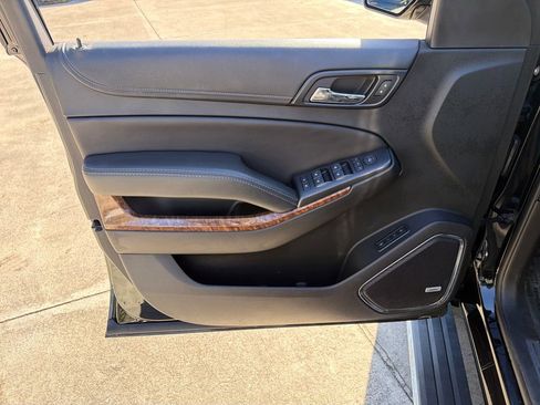 Used 2017 Chevrolet Suburban Premier image 18