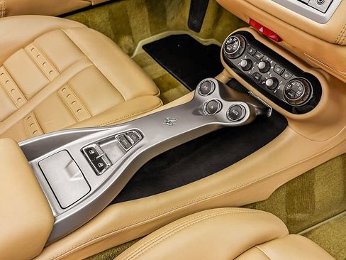 Certified 2010 Ferrari California RWD image 18