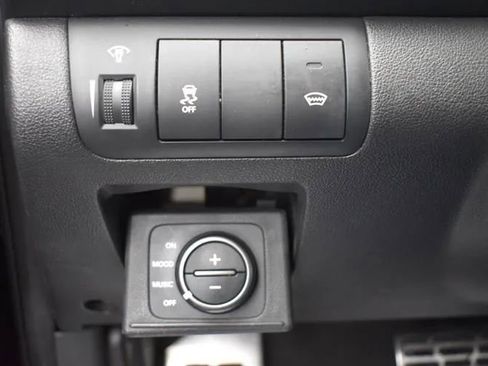 Used 2012 Kia Forte Koup SX w/ Leather Pkg FWD image 19