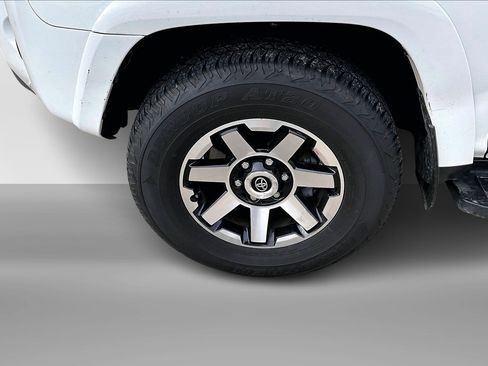 Used 2024 Toyota 4Runner TRD Off-Road Premium image 2