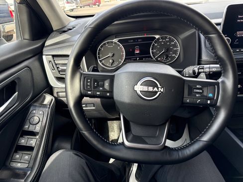 Used 2025 Nissan Rogue SV image 13