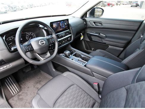 New 2026 Nissan Pathfinder SV w/ SV Premium Package FWD image 12