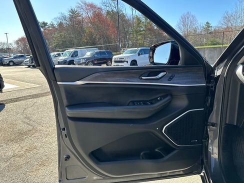 Used 2022 Jeep Grand Cherokee L Limited AWD/4WD image 26