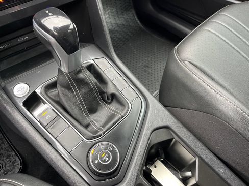 Used 2023 Volkswagen Tiguan SE AWD/4WD image 18