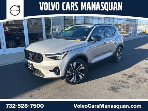 Certified 2025 Volvo XC40 B5 Plus AWD/4WD image 1