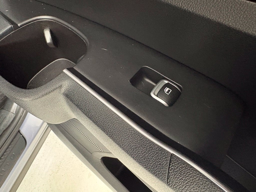 Used 2023 Kia Sorento S w/ Panoramic Sunroof Package FWD image 16