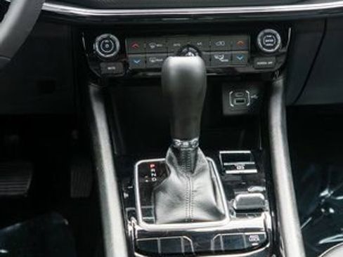 Used 2026 Jeep Compass Limited AWD/4WD image 16