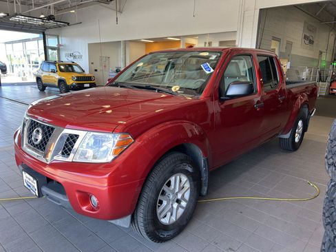 Used 2016 Nissan Frontier SV w/ SV Value Truck Package AWD/4WD image 4