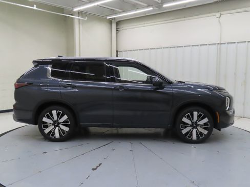 New 2025 Mitsubishi Outlander SEL image 2