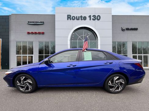 Used 2025 Hyundai Elantra Sport w/ Cargo Package FWD image 5