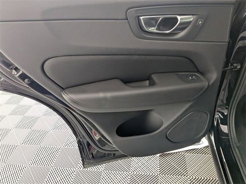 Used 2025 Volvo XC60 B5 Plus image 27