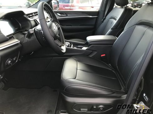 New 2025 Jeep Grand Cherokee Limited w/ Black Appearance Package image 13