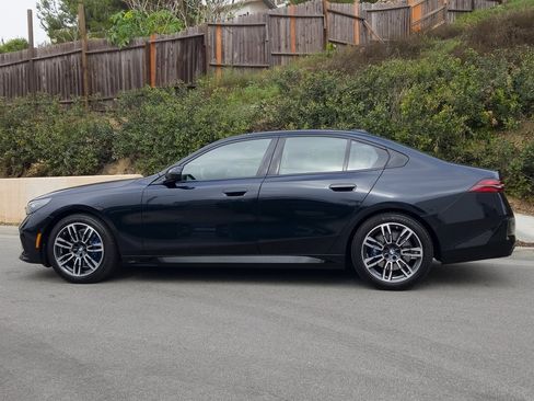 Used 2025 BMW 530i w/ M Sport Package image 27