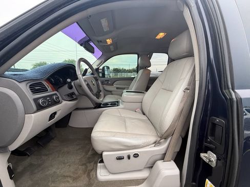 Used 2011 Chevrolet Silverado 2500 LTZ w/ LTZ Plus Package AWD/4WD image 12