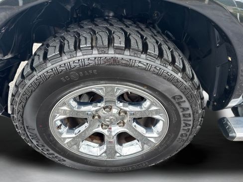 Used 2017 RAM 1500 Laramie w/ Convenience Group AWD/4WD image 30
