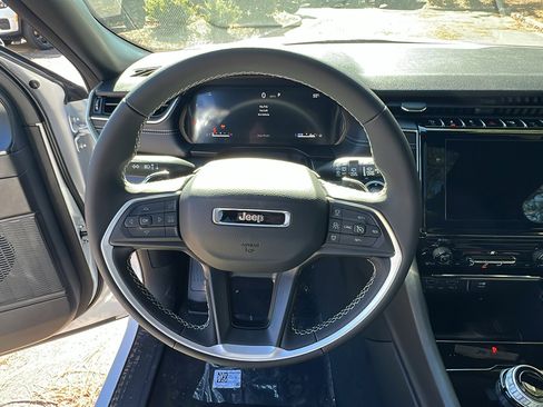 New 2025 Jeep Grand Cherokee 4WD image 24