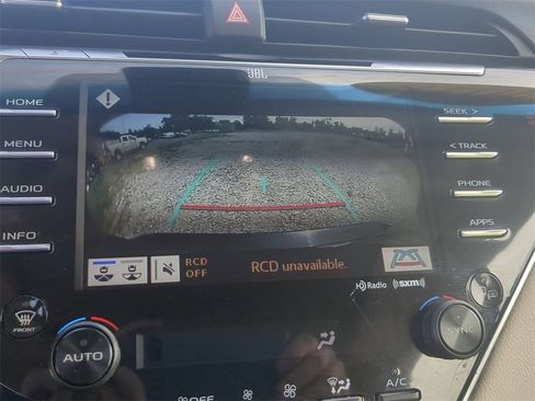 Used 2018 Toyota Camry XLE image 20