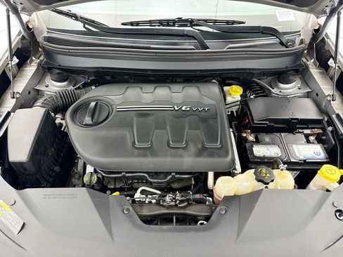 Used 2019 Jeep Cherokee Latitude Plus w/ Comfort/Convenience Group AWD/4WD image 27