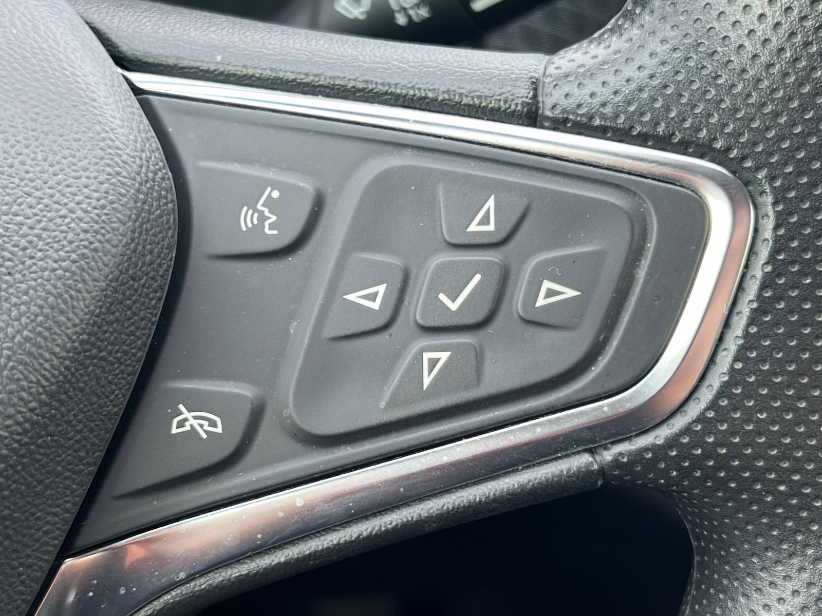 Used 2025 Chevrolet Malibu LT FWD image 19