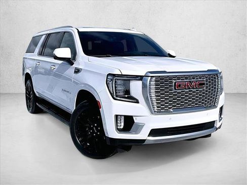 Used 2024 GMC Yukon XL Denali w/ Advanced Technology Package image 12