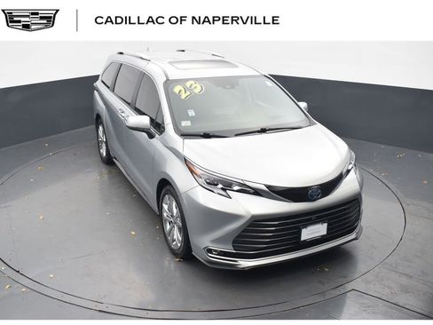 Used 2023 Toyota Sienna Platinum image 1