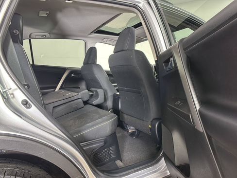 Used 2017 Toyota RAV4 XLE AWD/4WD image 18