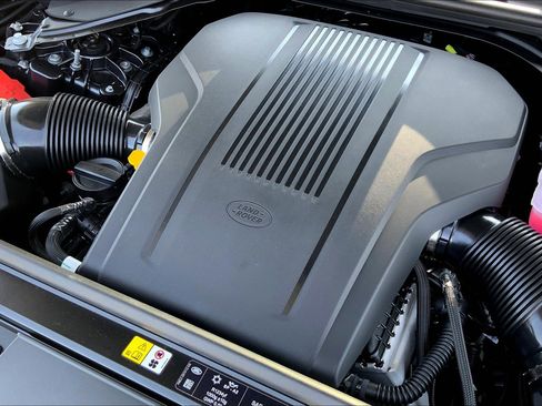 New 2025 Land Rover Range Rover Long Wheelbase SE image 15