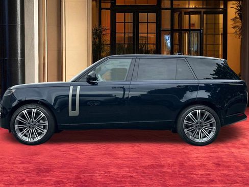 New 2025 Land Rover Range Rover Long Wheelbase SE AWD/4WD image 2