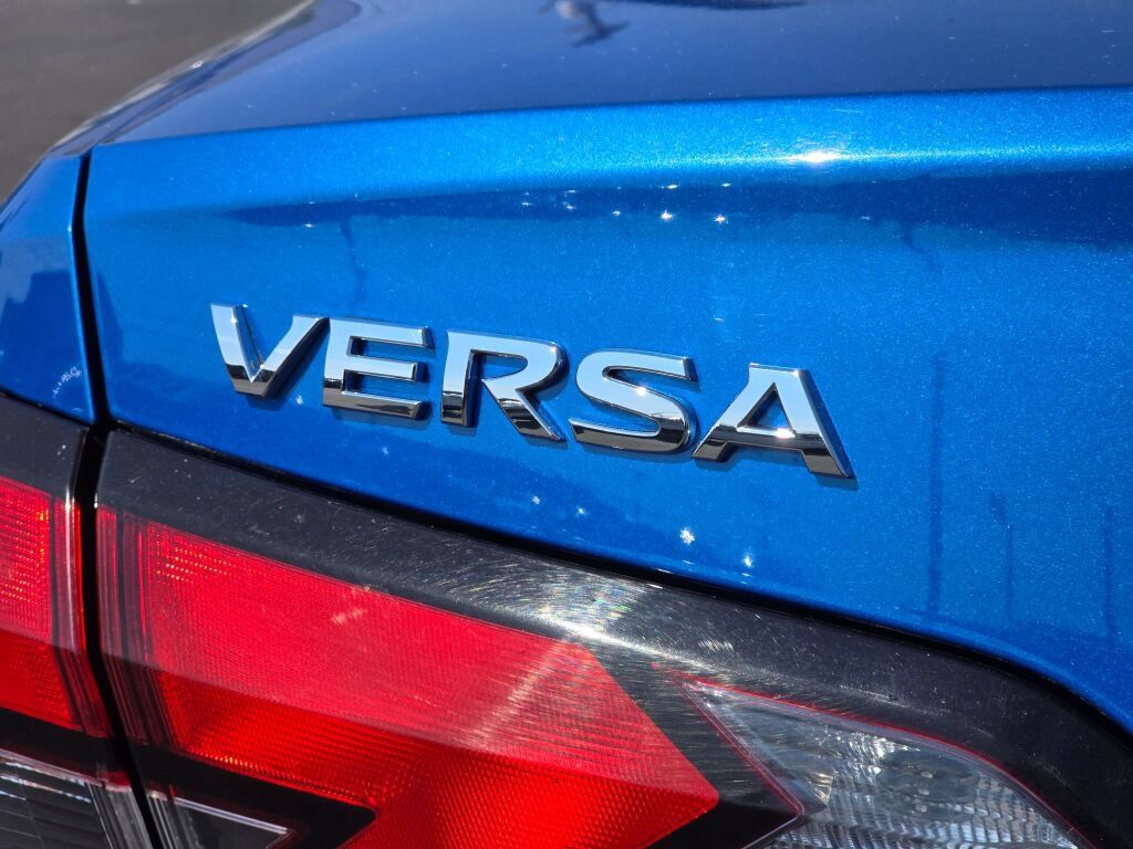 Used 2021 Nissan Versa SV FWD image 13