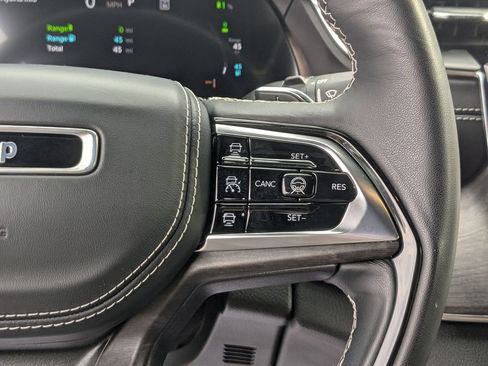 Used 2022 Jeep Grand Cherokee Overland w/ Advanced Protech Group III image 17