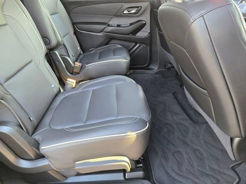 Used 2023 Chevrolet Traverse Premier FWD image 14