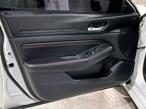 Used 2022 Nissan Altima 2.5 SR w/ Midnight Edition Package image 23