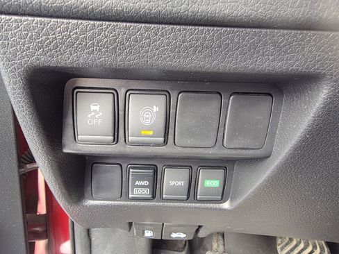 Used 2017 Nissan Rogue S image 6