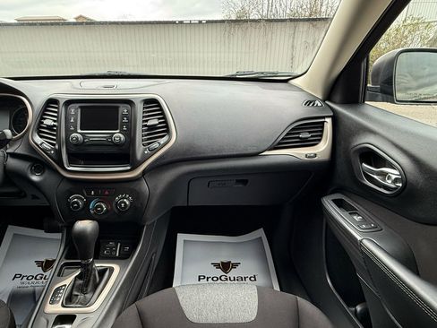 Used 2017 Jeep Cherokee Sport image 13