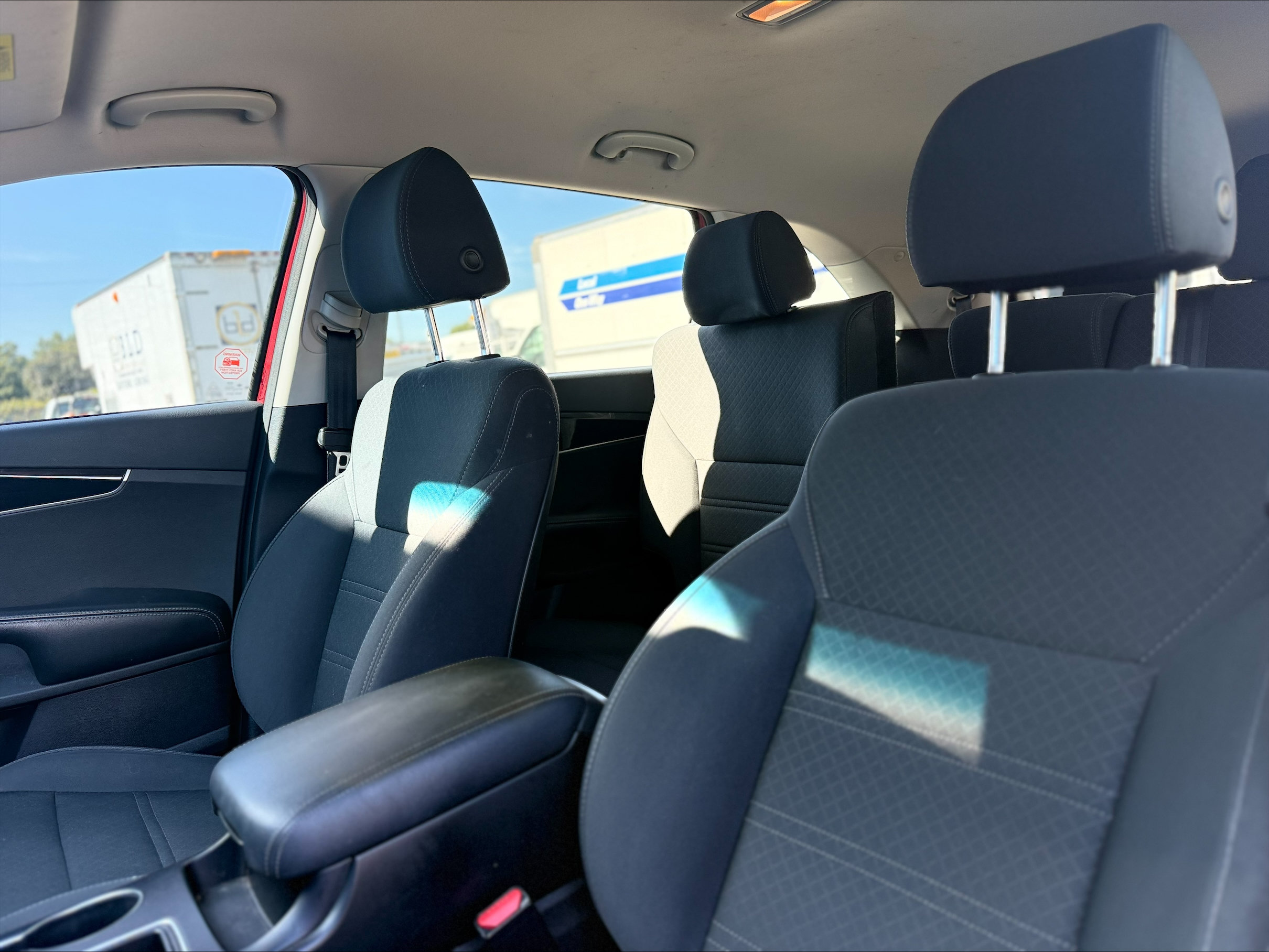 Used 2020 Kia Sorento LX w/ LX I4 Convenience Package FWD image 3