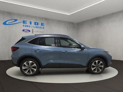 Used 2023 Ford Escape Platinum w/ Premium Technology Package image 5