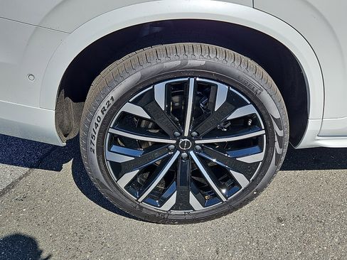 New 2026 Volvo XC90 T8 Ultra w/ Protection Package Premier AWD/4WD image 7