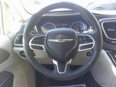 Used 2023 Chrysler Voyager LX FWD image 19