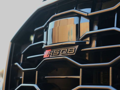 Used 2022 Audi RS Q8 w/ Black Optic Package image 7