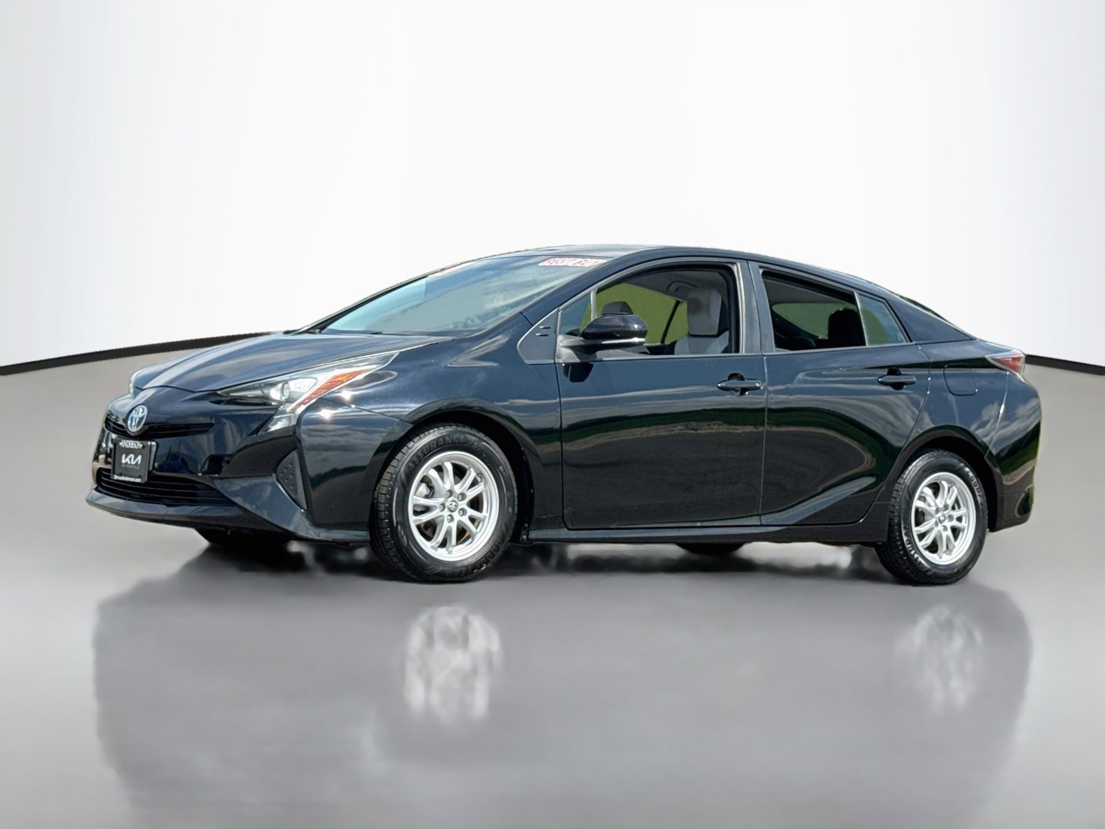 Used 2016 Toyota Prius Two FWD image 3