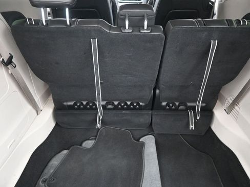 Used 2024 Chrysler Pacifica Limited FWD image 16