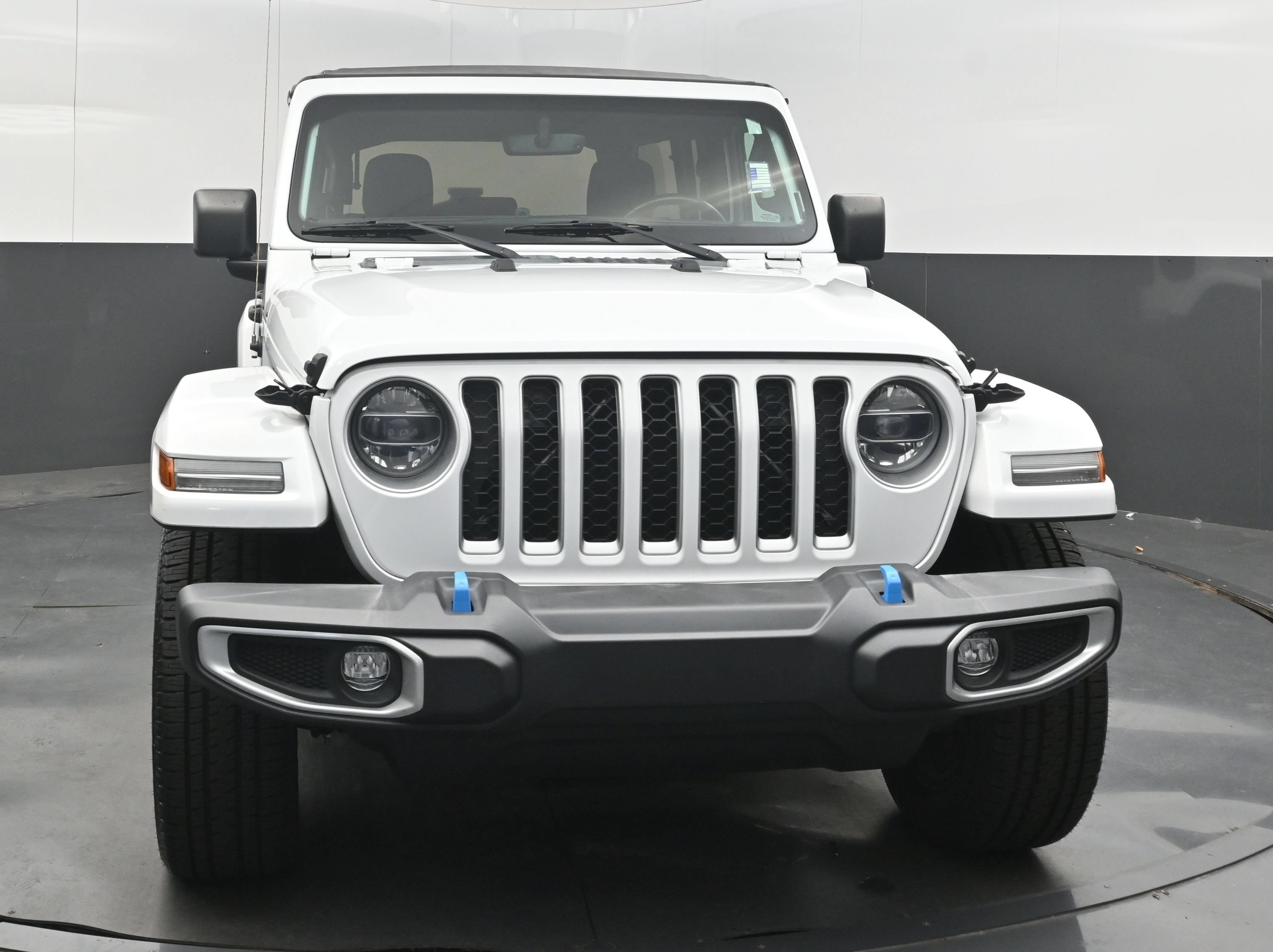 Used 2022 Jeep Wrangler Unlimited Sahara AWD/4WD image 3