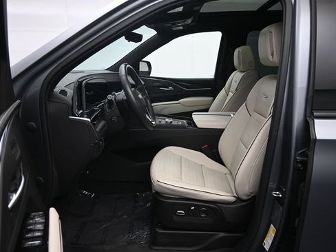 Used 2021 Cadillac Escalade ESV Sport w/ Driver Assist Tech Package AWD/4WD image 22