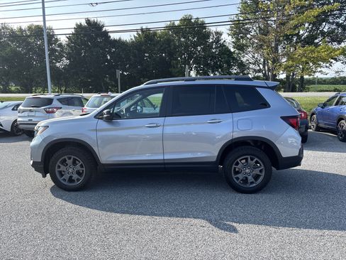 Used 2025 Honda Passport TrailSport image 18