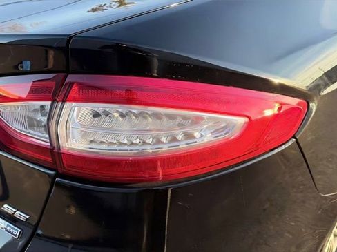 Used 2016 Ford Fusion SE w/ Equipment Group 202A image 6