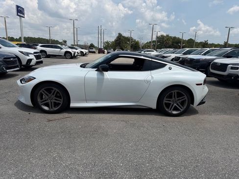 Used 2024 Nissan Z Sport w/ Floor Mat Package RWD image 9