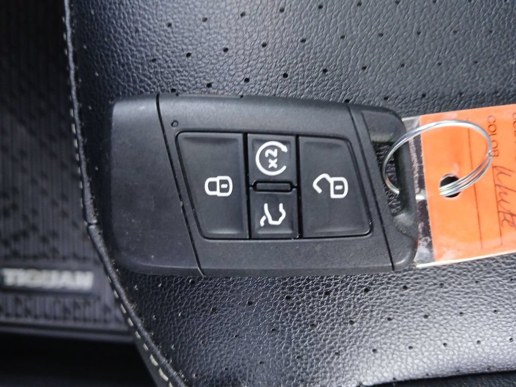 Used 2022 Volkswagen Tiguan SE FWD image 28