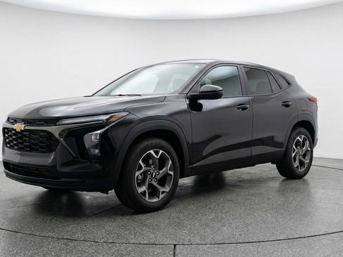 Used 2025 Chevrolet Trax LT image 3